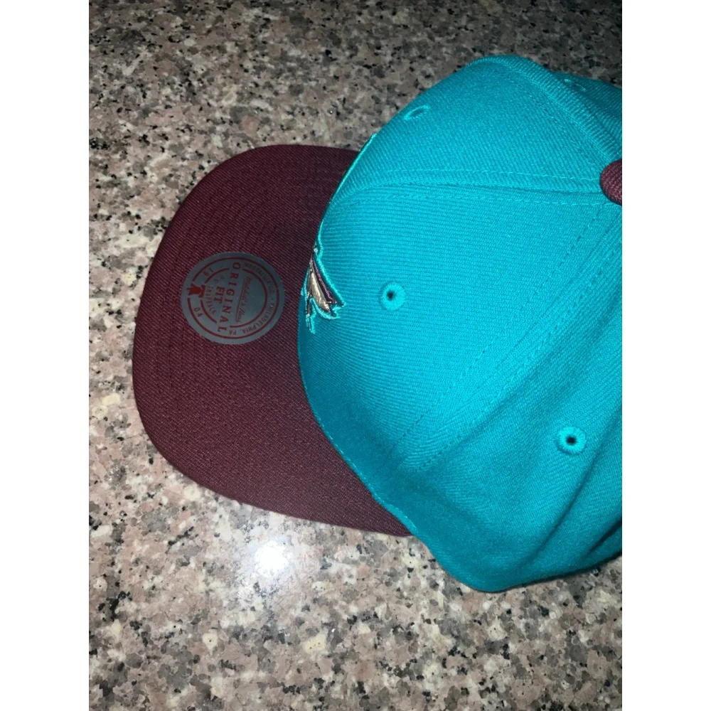 Mitchell & Ness Charlotte Hornets Buzz City snapback hat.